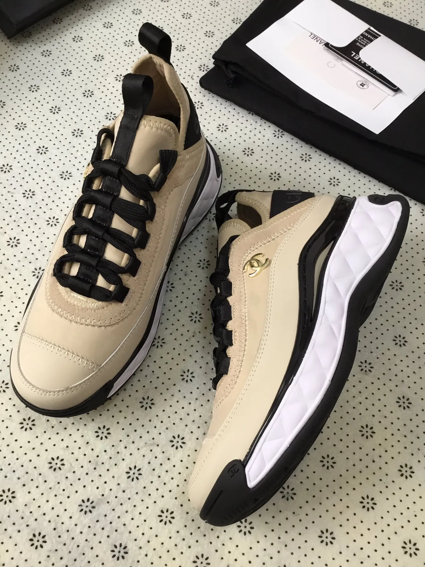 👟👟Ex-factory price 540👟👟 Original CHANEL 2025 Chanel Four Seasons Casual Sports Shoes Original Cover Lasting for Women is made one to one with original lasting technology. Fabric: first layer of silk cowhide with high-elastic lycra and knitted fabric, comfortable and breathable. TPU 3-in-1 ultra-light outsole. Comfortable on the foot. Versatile. Built-in 2 cm brand heightening insole, size: women's 35-41
